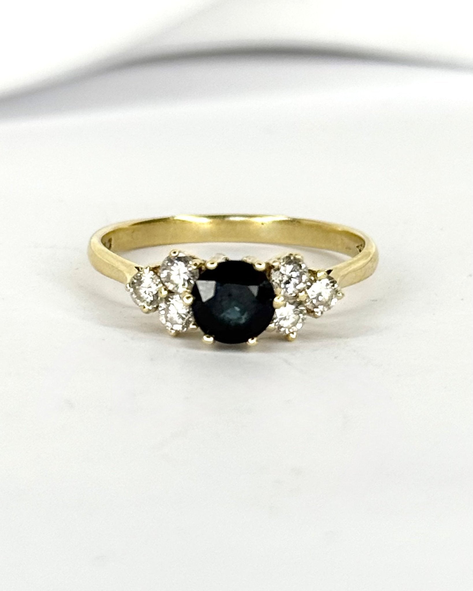 Bague Trilogie saphir 0.80 carat &amp; Diamant 0.42 carat "Lola" - Elliade Paris