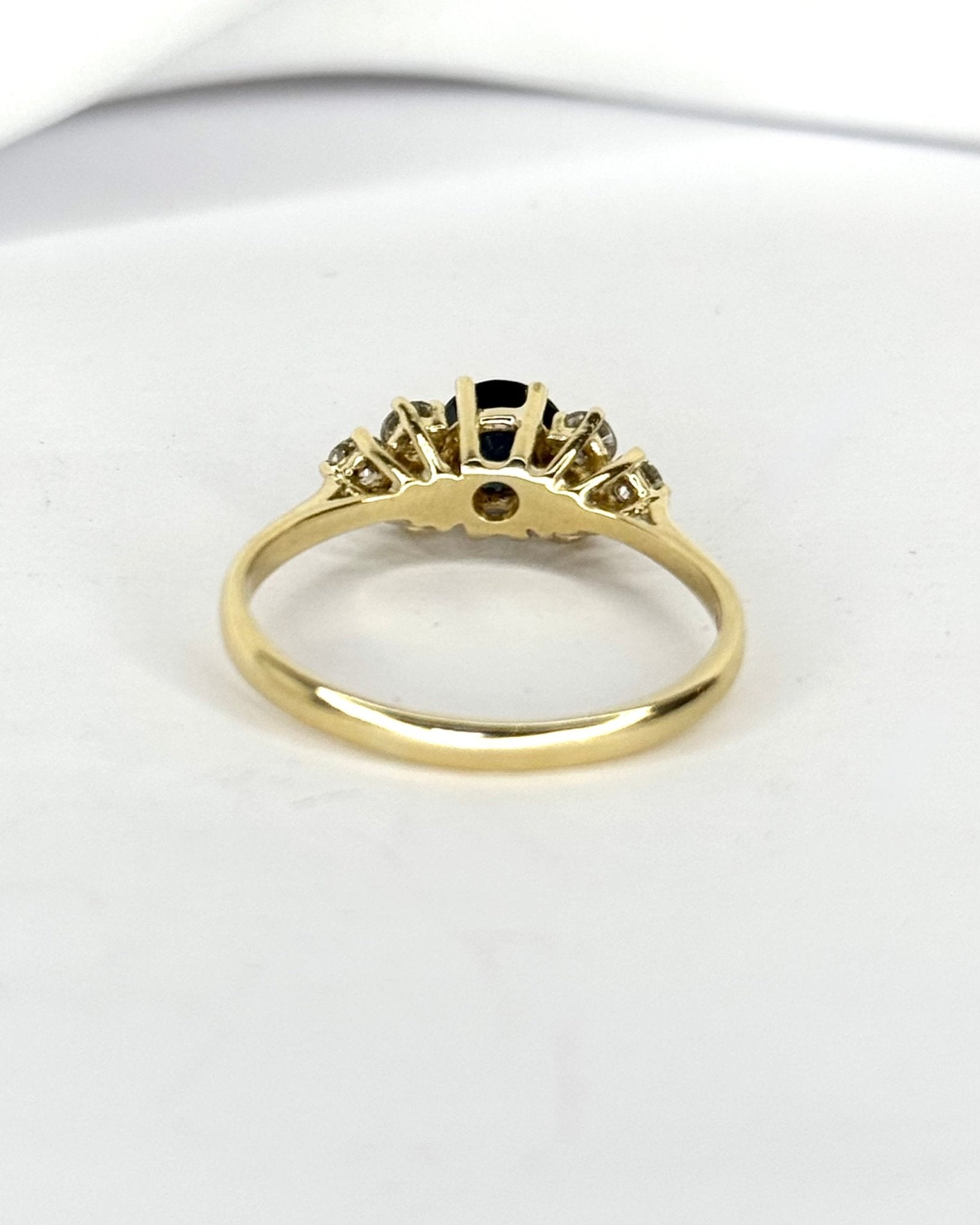 Bague Trilogie saphir 0.80 carat &amp; Diamant 0.42 carat "Lola" - Elliade Paris