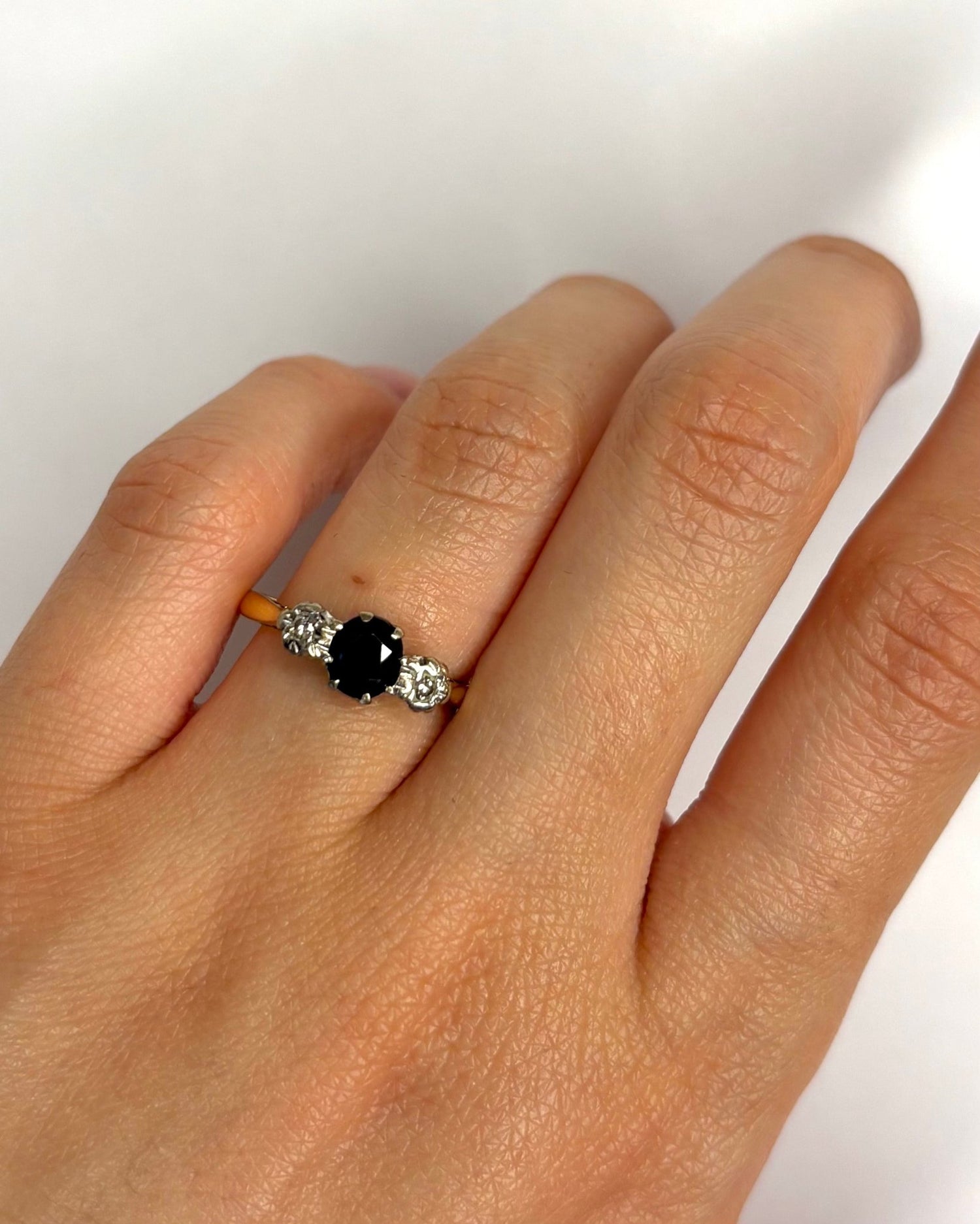 Bague Trilogie Saphir 0.80 carat &amp; Diamants "Clarence" - Elliade Paris