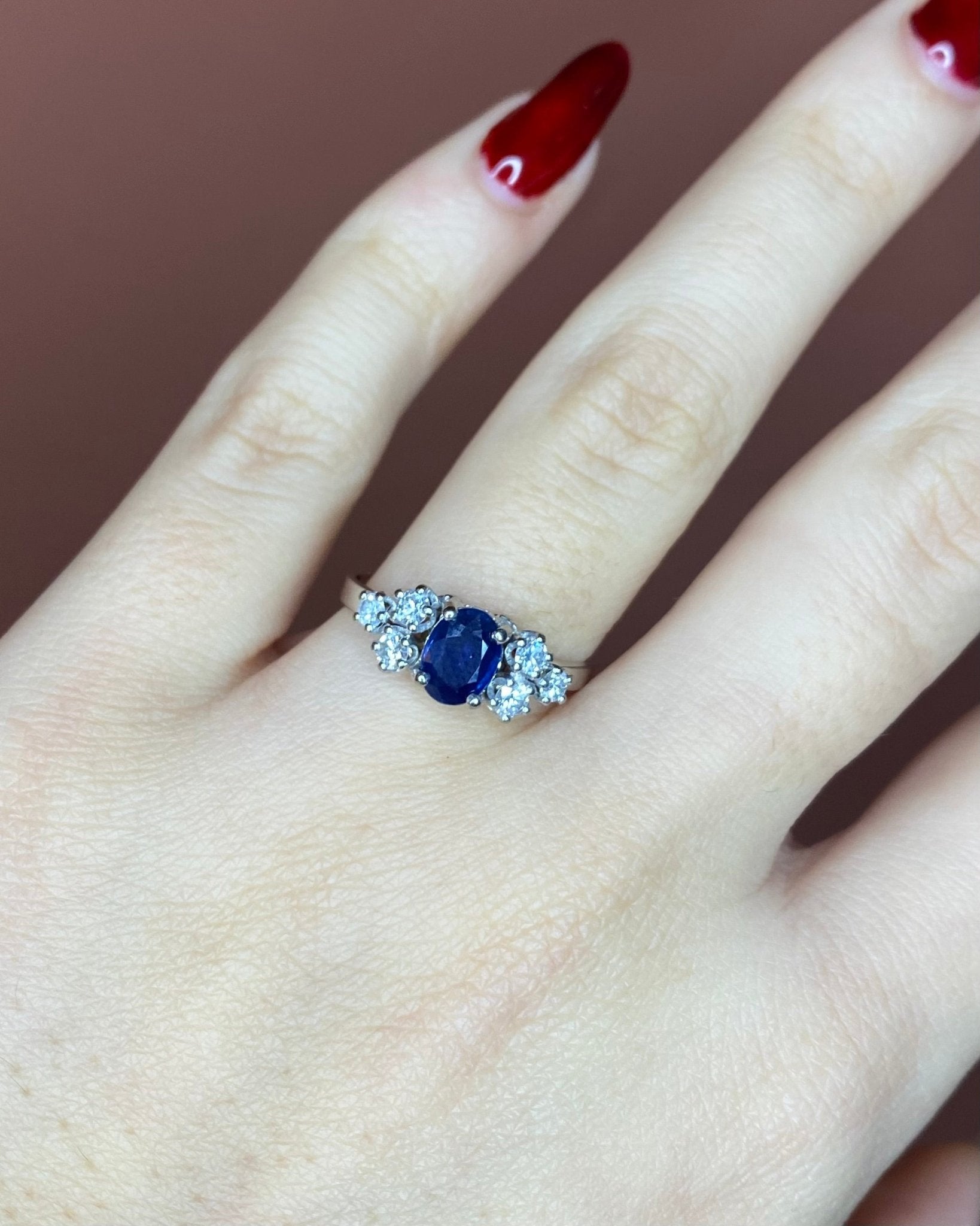 Bague Trilogie Saphir 0.85 carat &amp; 6 Diamants "Maori" - Elliade Paris