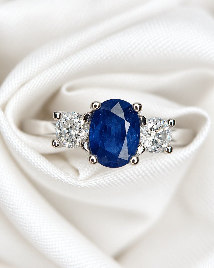 Bague Trilogie Saphir 0.85 carat &amp; Diamants 0.40 carat "Éléanore" - Elliade Paris
