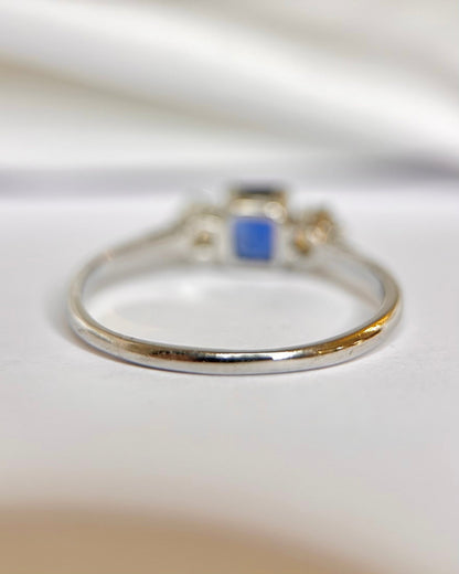 Bague Trilogie Saphir 0.85 carat &amp; Diamants 0.40 carat "Isabella" - Elliade Paris