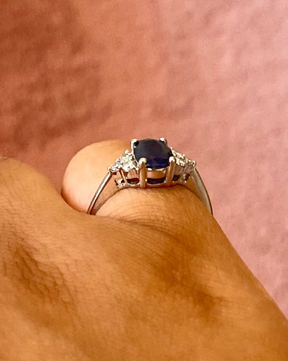 Bague Trilogie Saphir 0.85 carat &amp; Diamants "Aby" - Elliade Paris