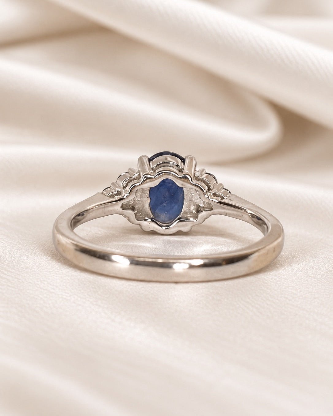 Bague Trilogie Saphir 0.85 carat &amp; Diamants "Aby" - Elliade Paris