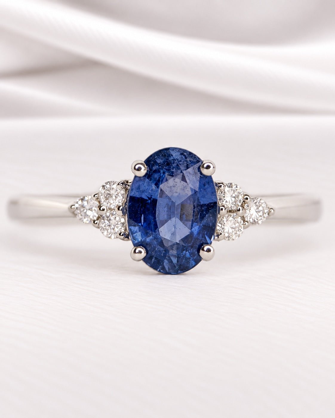 Bague Trilogie Saphir 0.85 carat &amp; Diamants "Gwendoline" - Elliade Paris