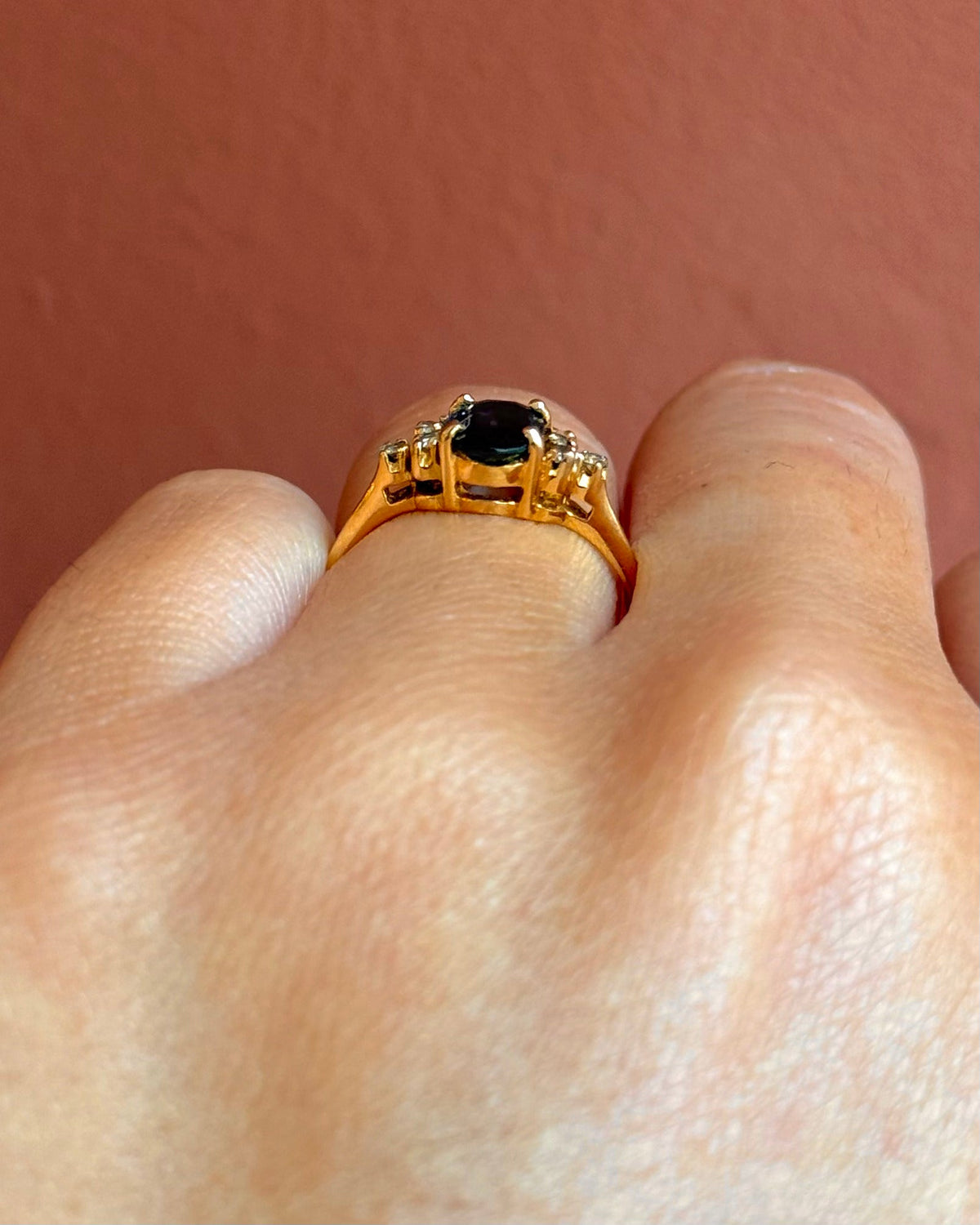 Bague Trilogie Saphir 0.85 carat &amp; Diamants "Mystie" - Elliade Paris