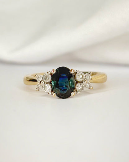 Bague Trilogie Saphir 0.85 carat &amp; Diamants "Rania" - Elliade Paris