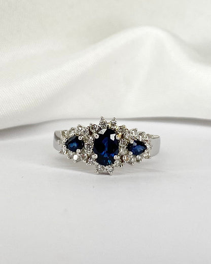 Bague Trilogie Saphir 0.87 carat &amp; 30 Diamants &quot;Mary&quot; - Elliade Paris