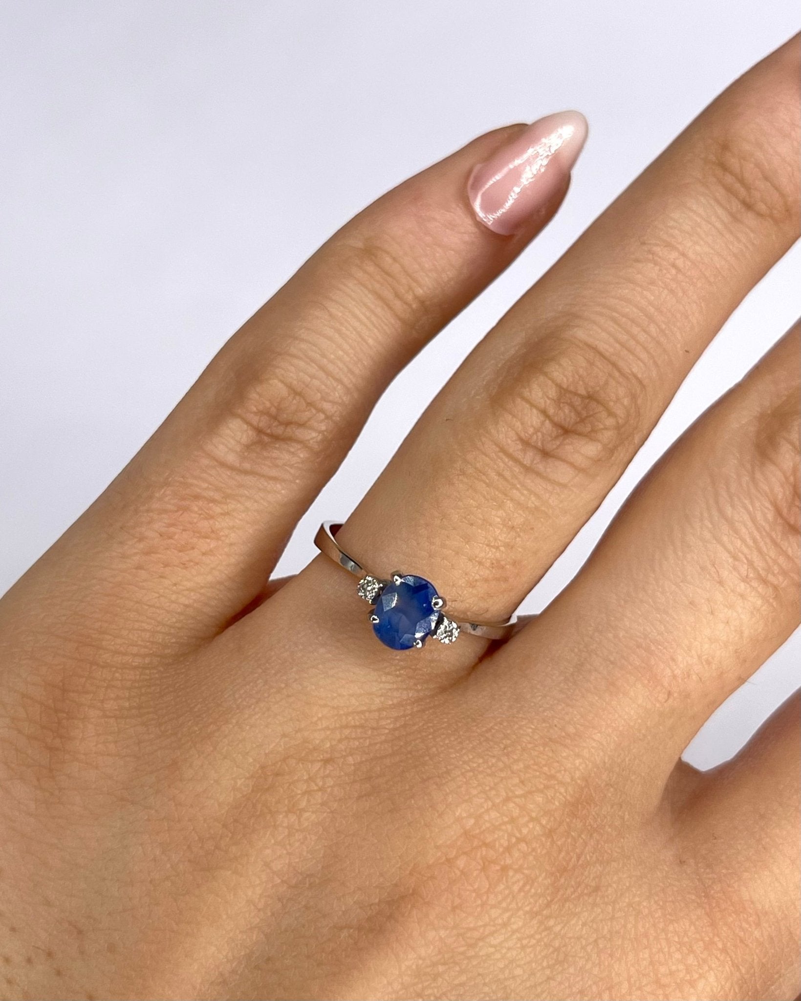 Bague Trilogie Saphir 0.90 carat &amp; Diamants "Alba" - Elliade Paris