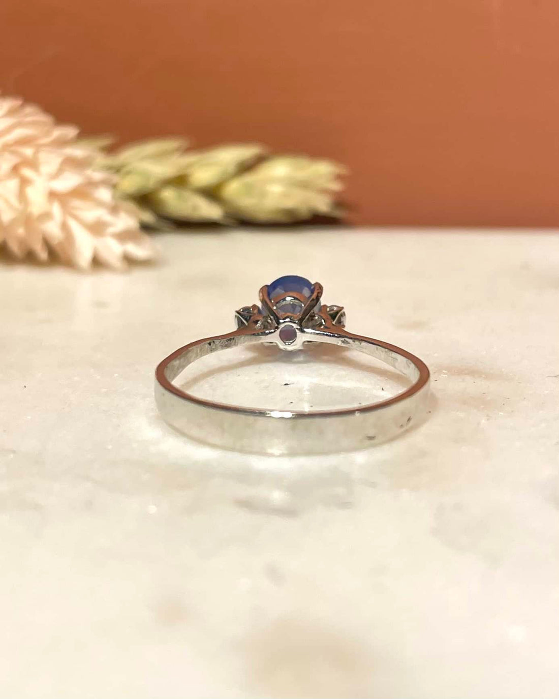 Bague Trilogie Saphir 0.90 carat &amp; Diamants &quot;Angèle&quot; - Elliade Paris