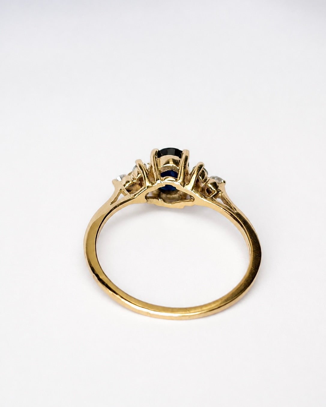 Bague Trilogie Saphir 0.94 carat &amp; Diamants "Héloise" - Elliade Paris