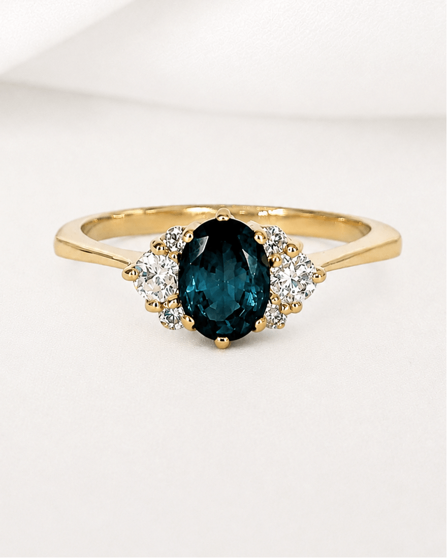 Bague Trilogie Saphir 0.95 carat &amp; Diamants 0.20 carat "Sabine" - Elliade Paris