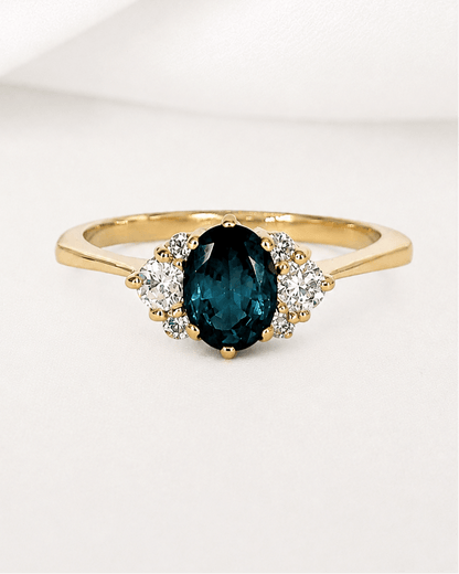 Bague Trilogie Saphir 0.95 carat &amp; Diamants 0.20 carat "Sabine" - Elliade Paris