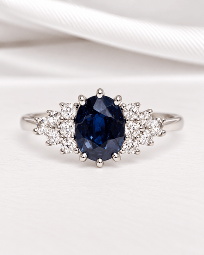 Bague Trilogie Saphir 0.95 carat &amp; Diamants 0.42 carat "Constance" - Elliade Paris