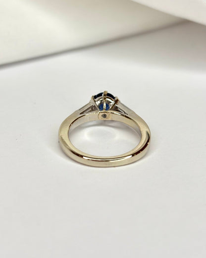 Bague Trilogie Saphir 1 carat &amp; Diamants 0.20 carat &quot;Paola&quot; - Elliade Paris