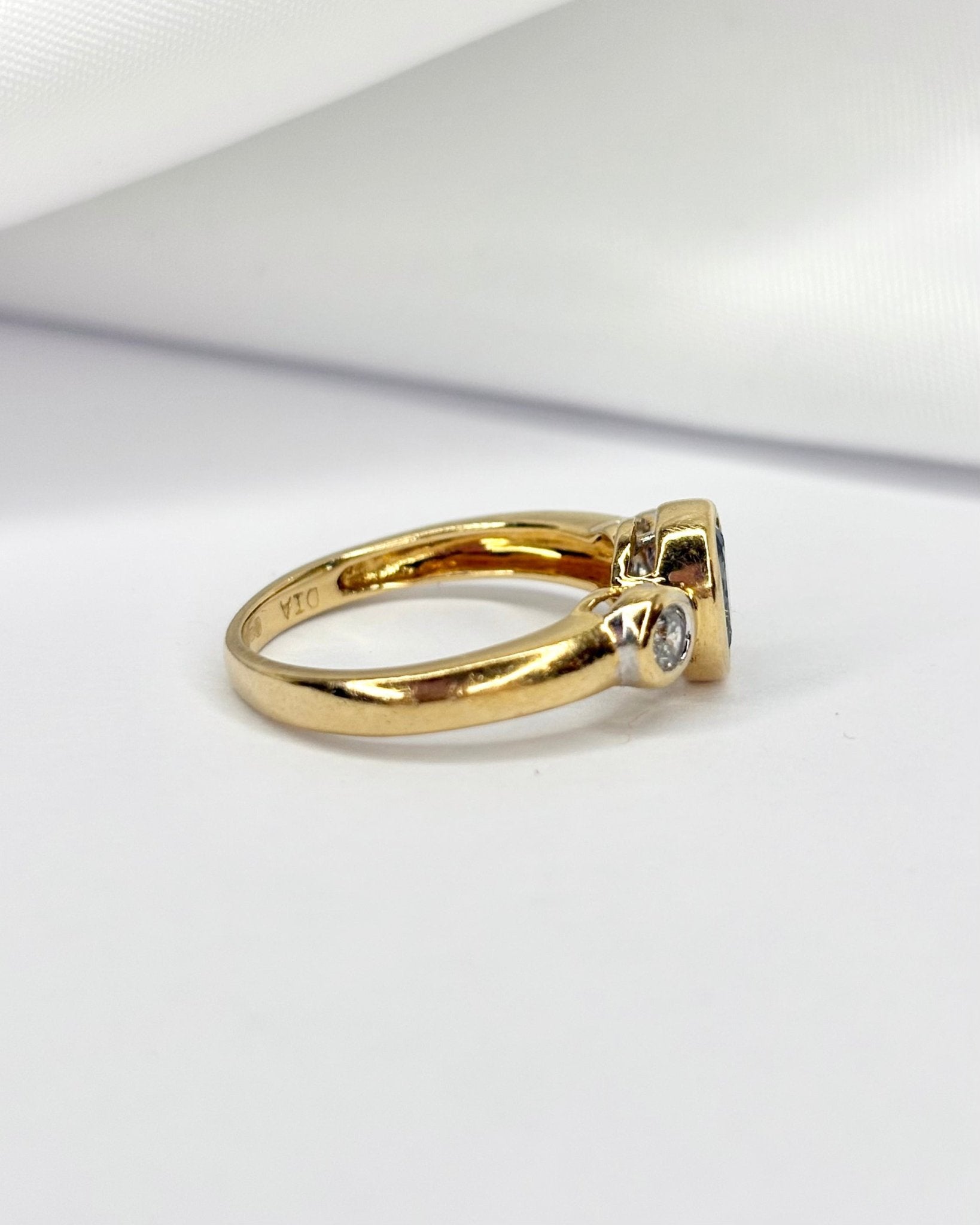 Bague Trilogie Saphir 1 carat &amp; Diamants 0.20 carat "Soline" - Elliade Paris