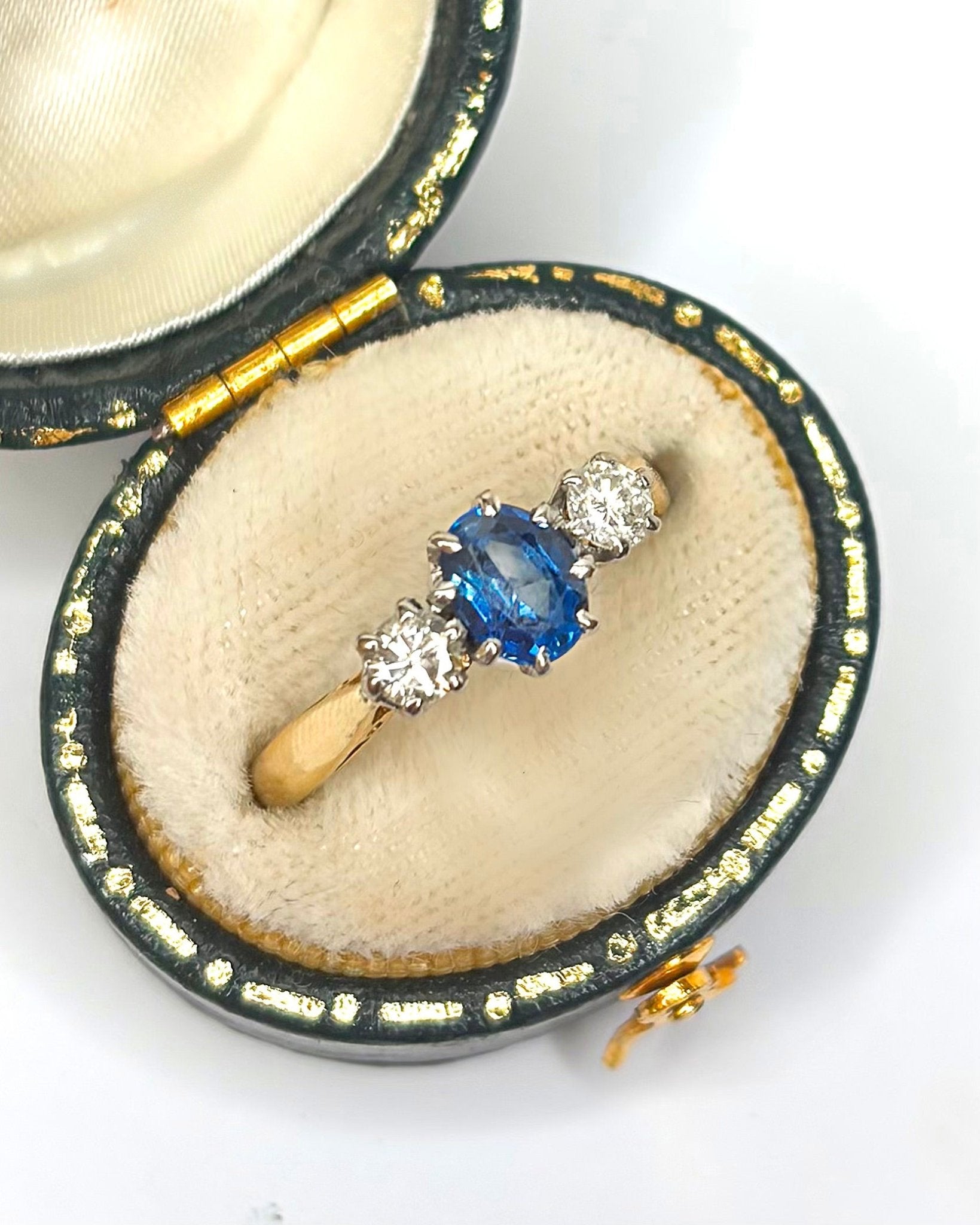 Bague Trilogie Saphir 1 carat &amp; Diamants 0.30 carat "Juliette" - Elliade Paris