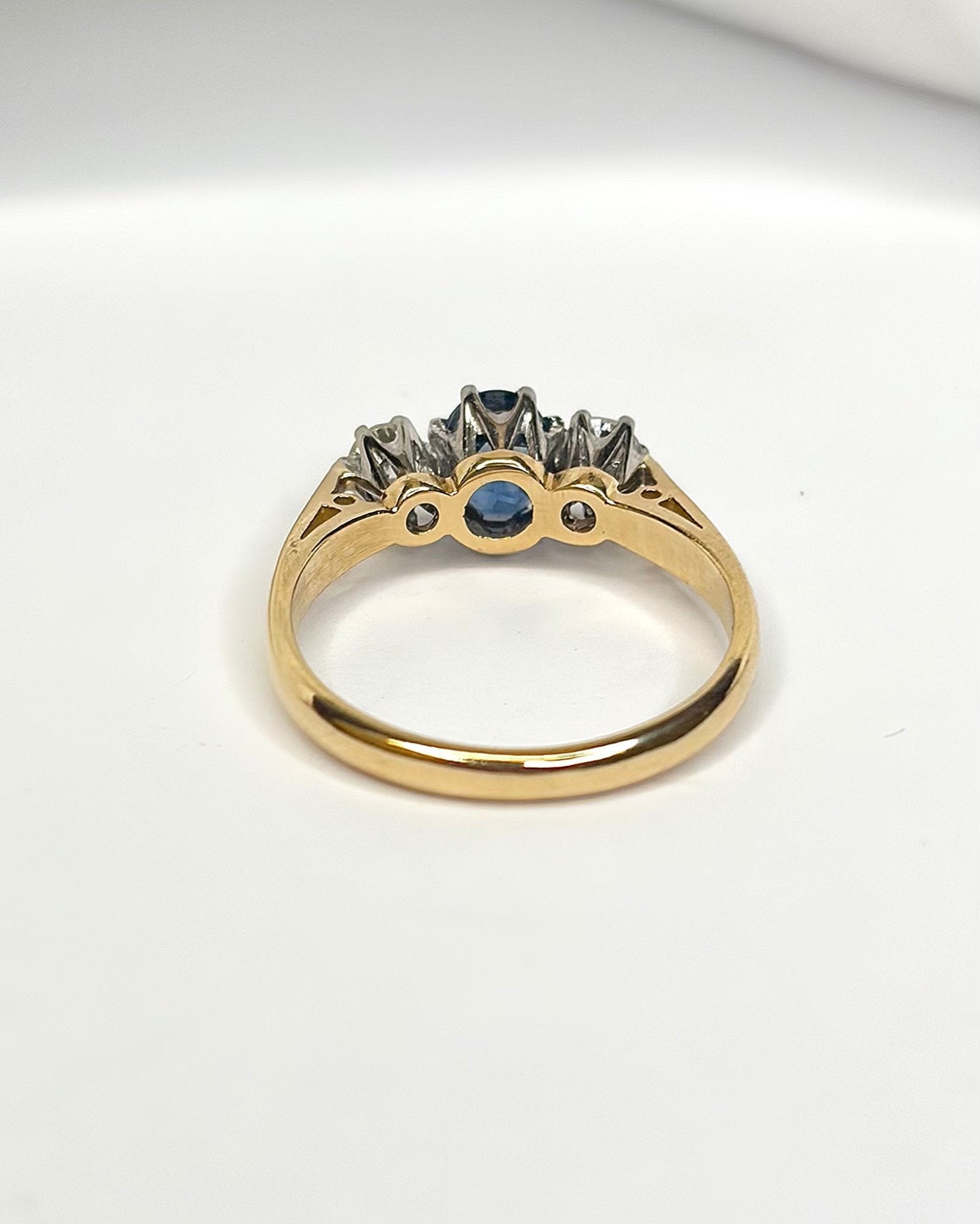 Bague Trilogie Saphir 1 carat &amp; Diamants 0.30 carat "Juliette" - Elliade Paris
