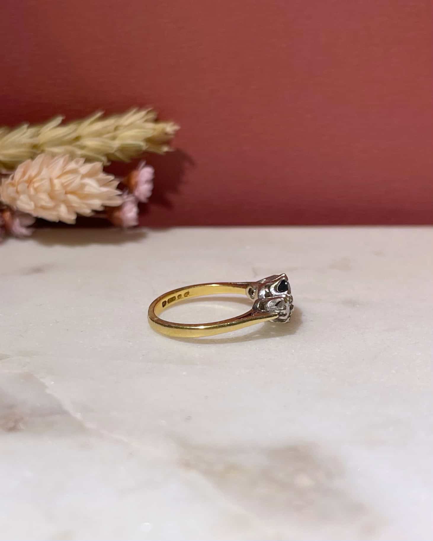 Bague Trilogie Saphir 1 carat &amp; Diamants 0.30 carat "Kyle" - Elliade Paris