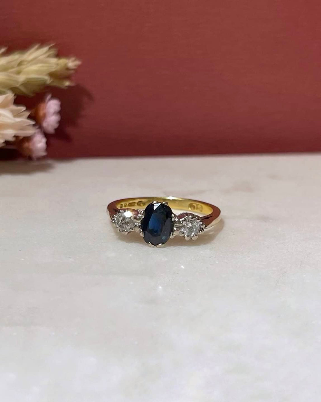 Bague Trilogie Saphir 1 carat &amp; Diamants 0.30 carat &quot;Kyle&quot; - Elliade Paris