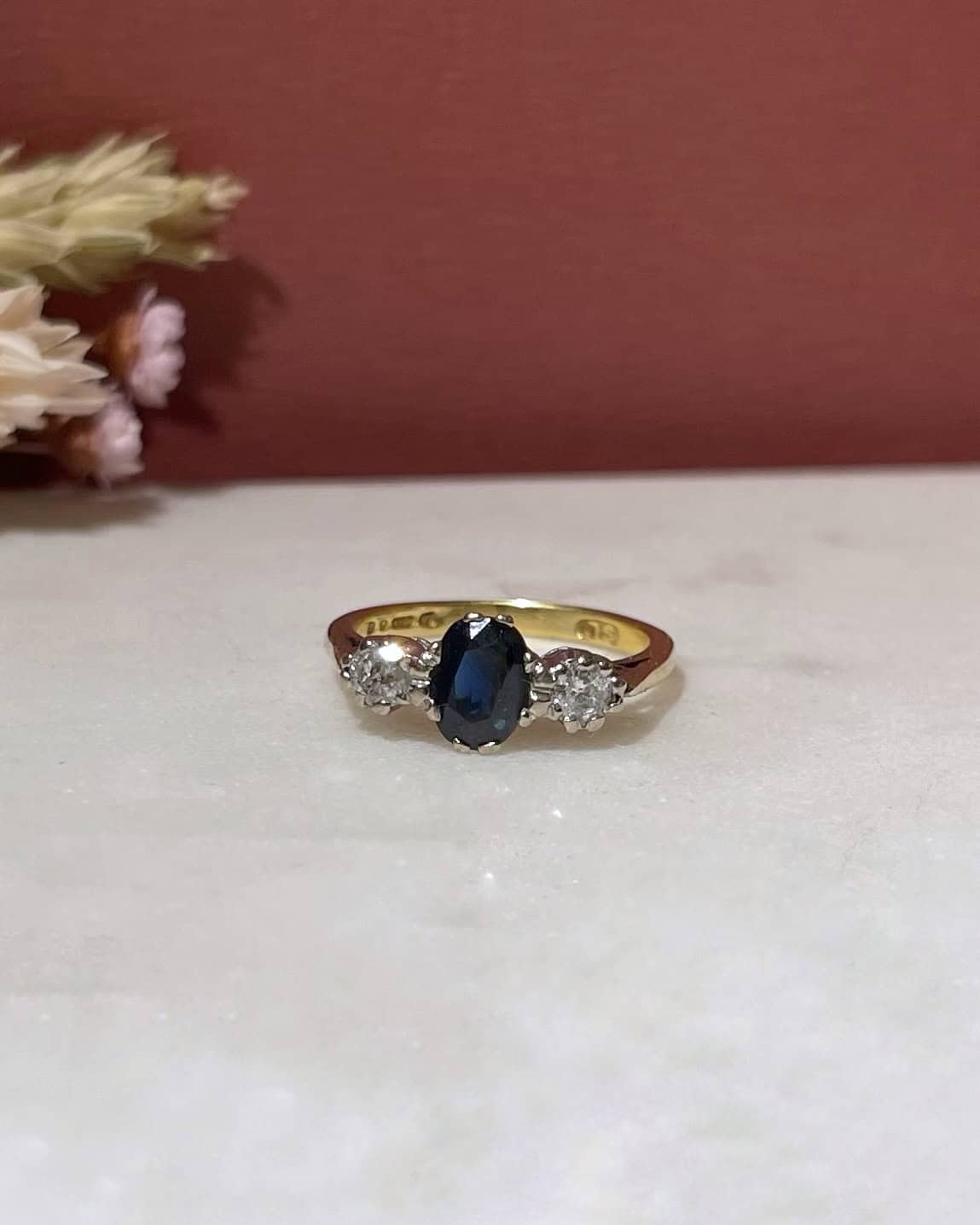 Bague Trilogie Saphir 1 carat &amp; Diamants 0.30 carat "Kyle" - Elliade Paris
