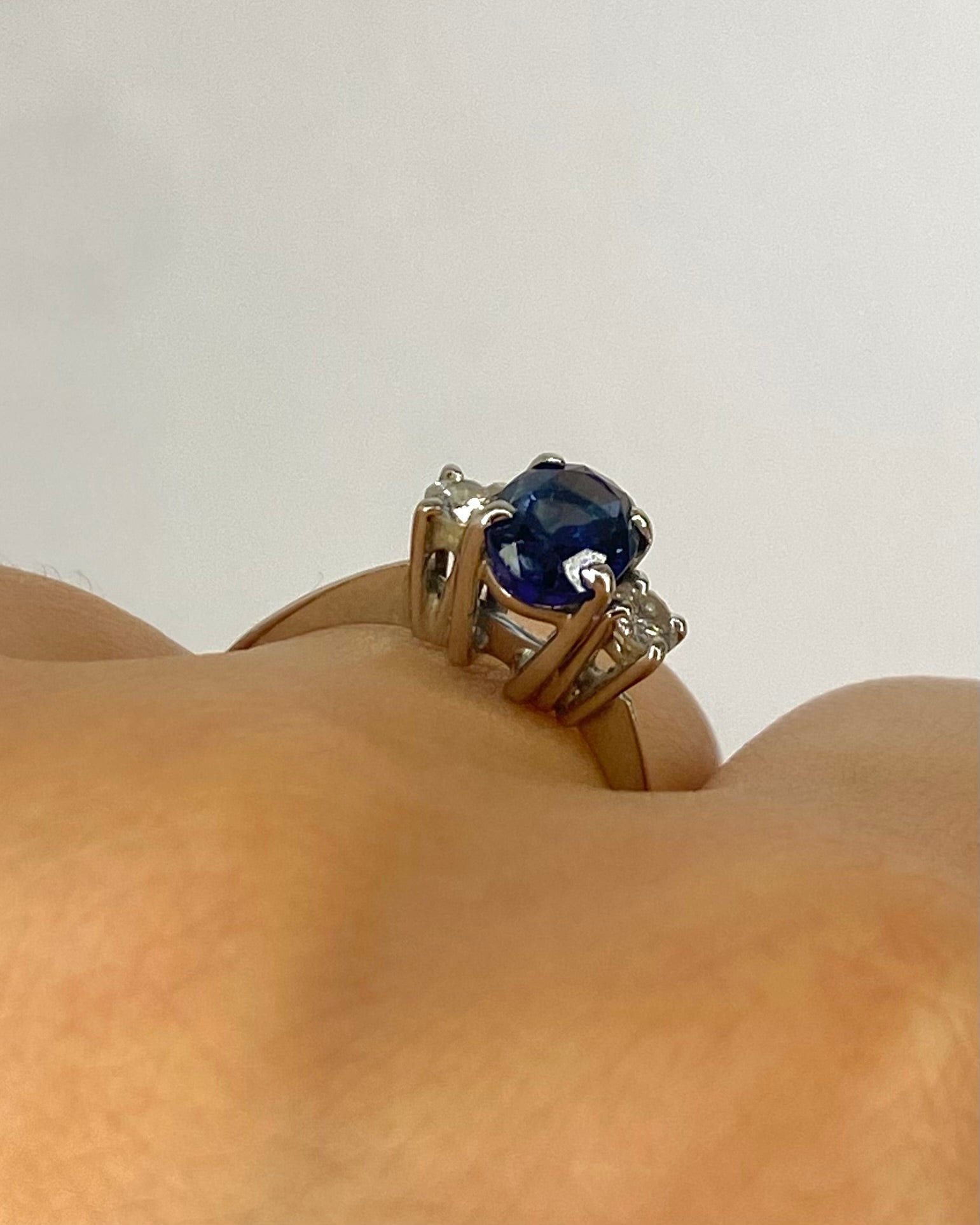 Bague Trilogie Saphir 1 carat &amp; Diamants "Clélia" - Elliade Paris