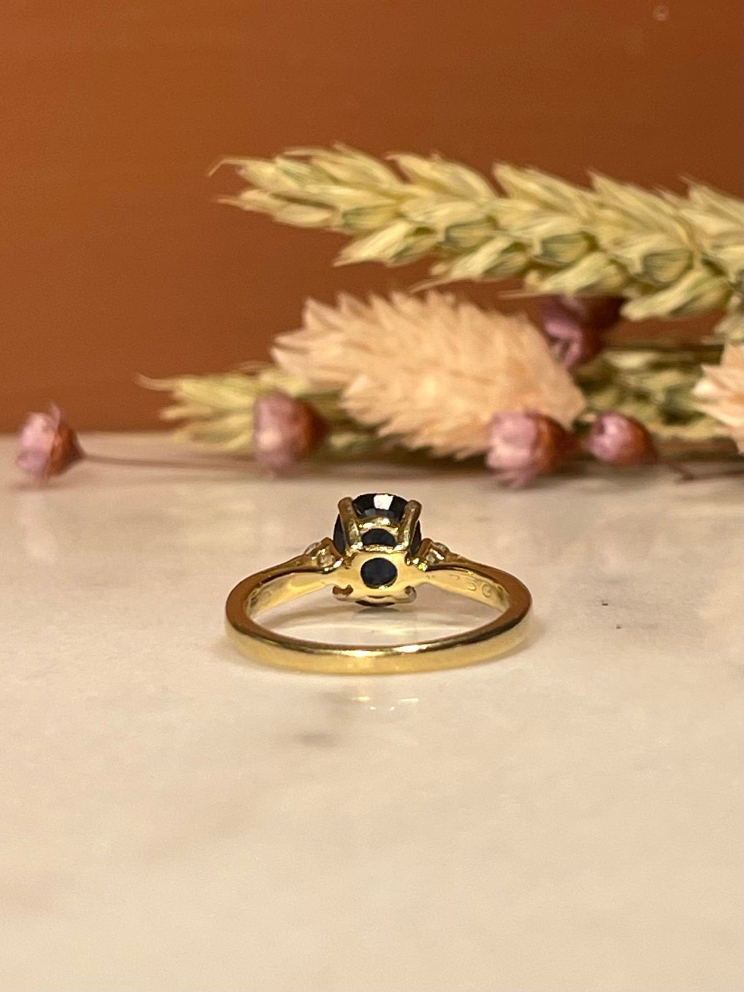 Bague Trilogie Saphir 1 carat &amp; Diamants "Emmanuelle" - Elliade Paris