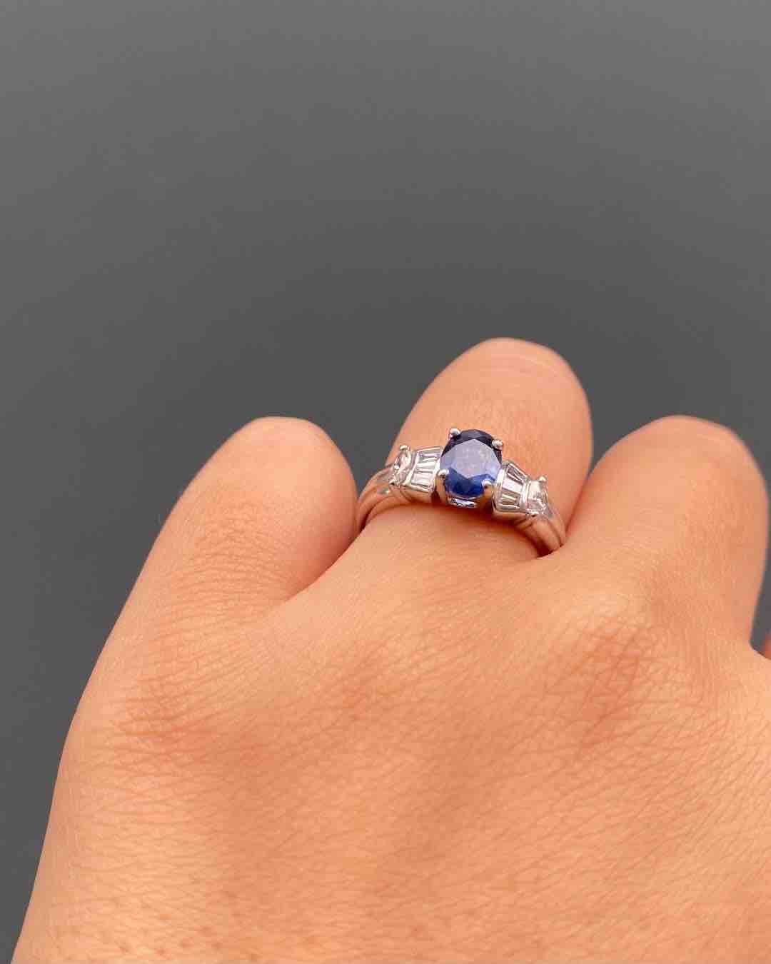 Bague Trilogie Saphir 1 carat &amp; Diamants &quot;Ghita&quot; - Elliade Paris
