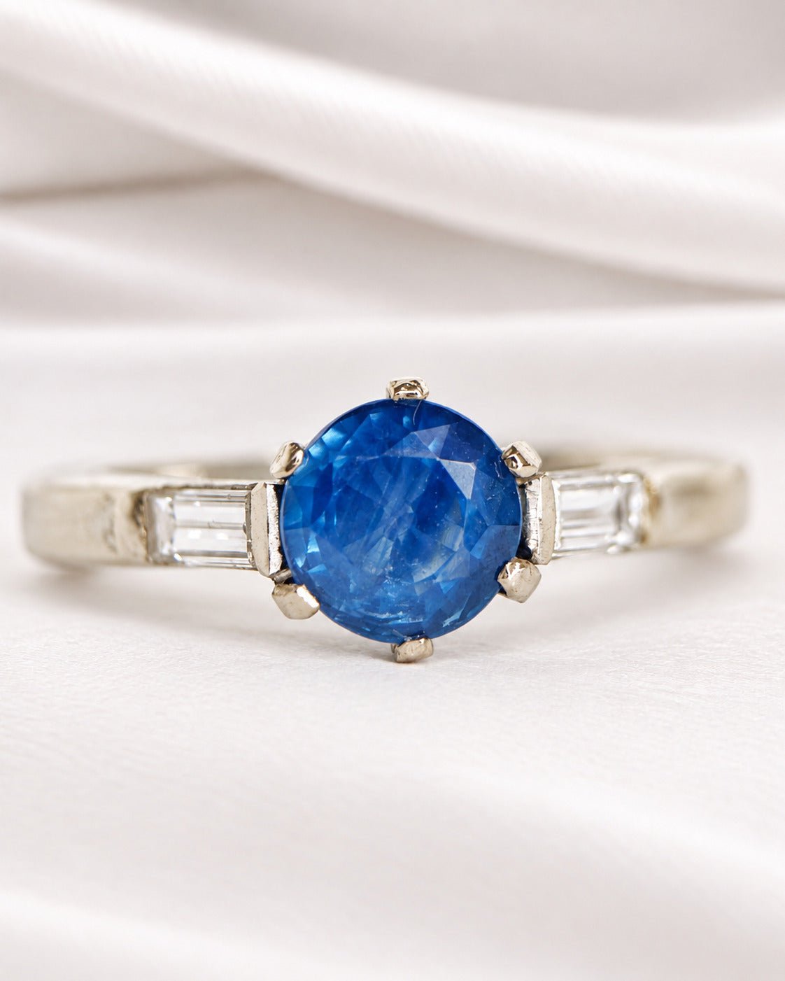 Bague Trilogie Saphir 1 carat &amp; Diamants "Paola" - Elliade Paris