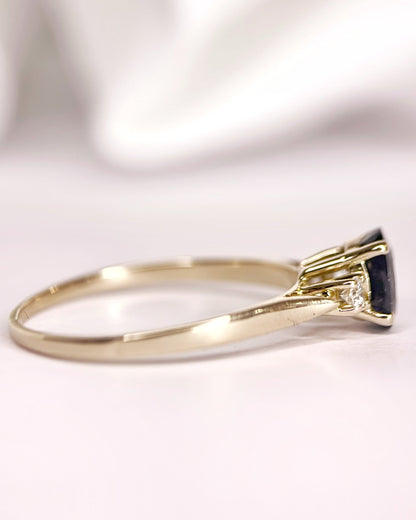 Bague Trilogie Saphir 1.06 carat &amp; Diamants "Alice" - Elliade Paris