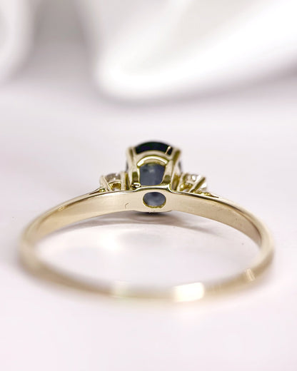 Bague Trilogie Saphir 1.06 carat &amp; Diamants "Alice" - Elliade Paris