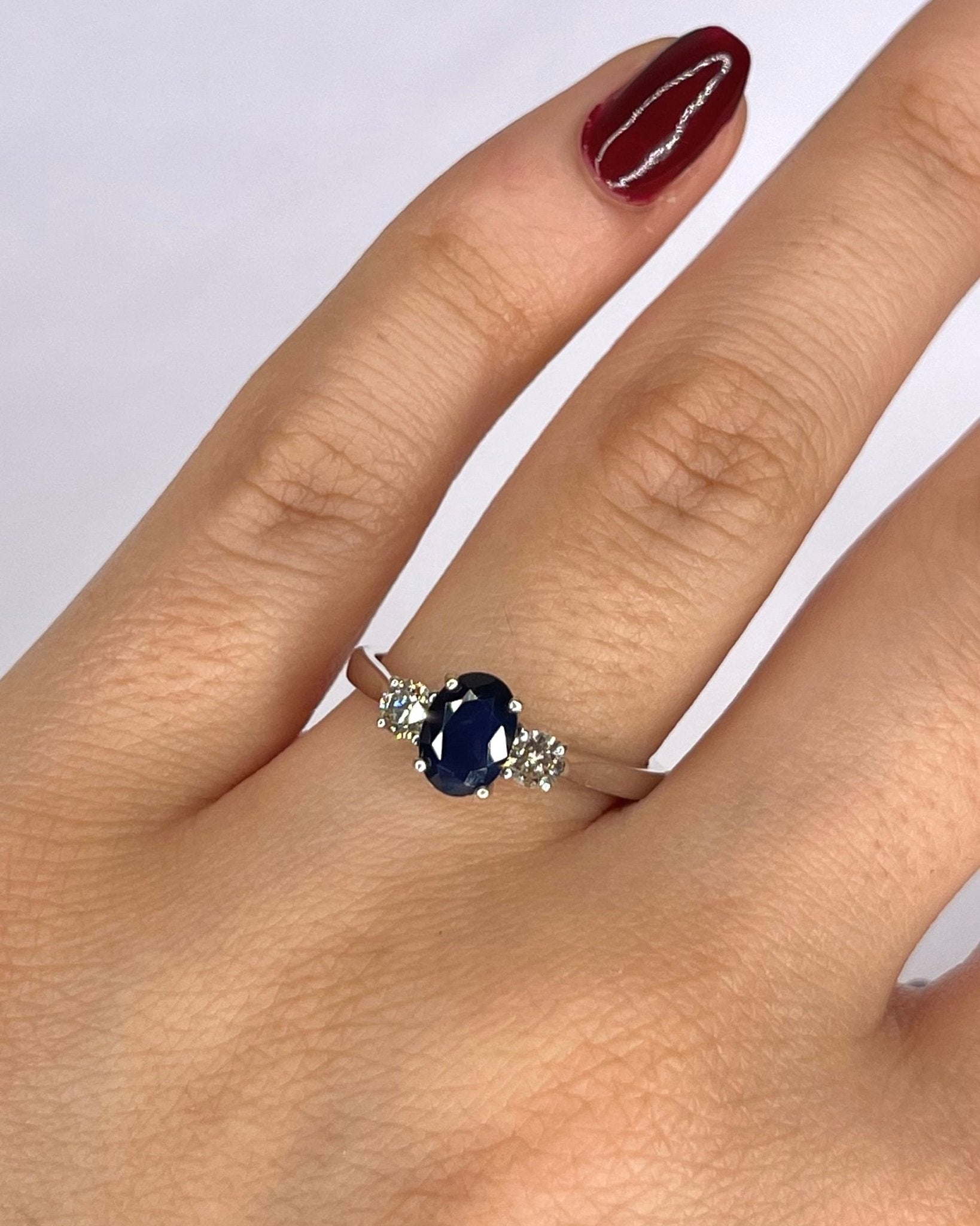 Bague Trilogie Saphir 1.10 carat &amp; Diamants 0.24 carat "Bonnie" - Elliade Paris