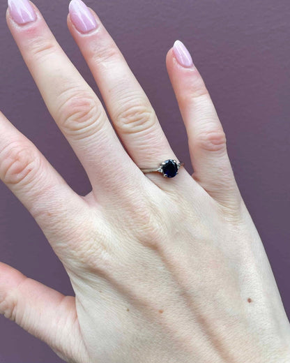 Bague Trilogie Saphir 1.10 carat &amp; Diamants &quot;Loralie&quot; - Elliade Paris