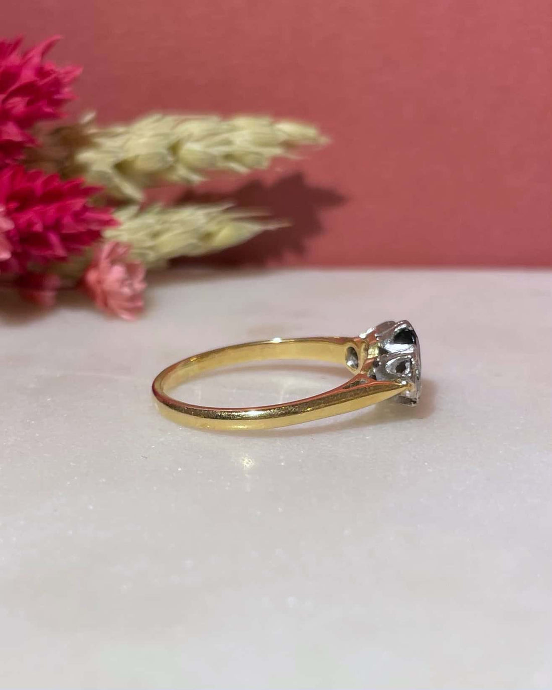 Bague Trilogie Saphir 1.10 carat &amp; Diamants &quot;Oriana&quot; - Elliade Paris