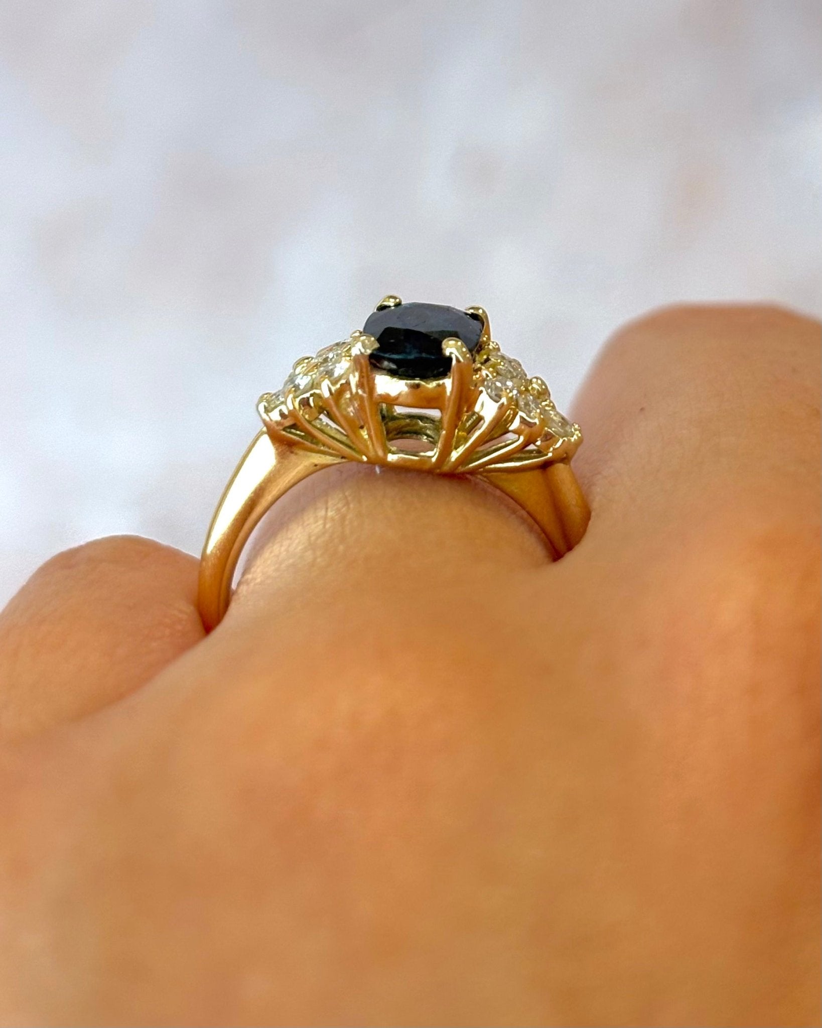 Bague Trilogie Saphir 1.15 carat &amp; Diamants 0.24 carat "Mona" - Elliade Paris