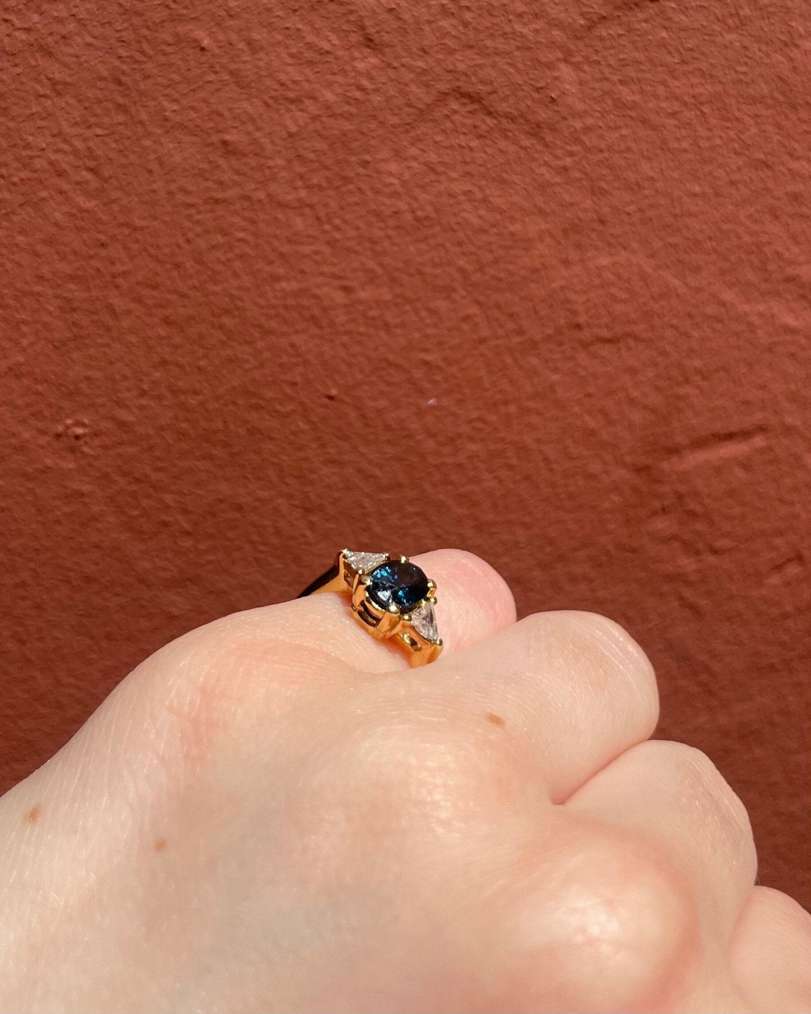 Bague Trilogie Saphir 1.15 Carat &amp; Diamants "Navie" - Elliade Paris