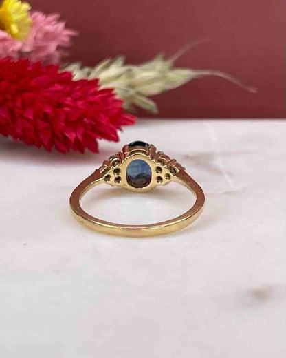 Bague Trilogie Saphir 1.15 Carat &amp; Diamants &quot;Sylviana&quot; - Elliade Paris