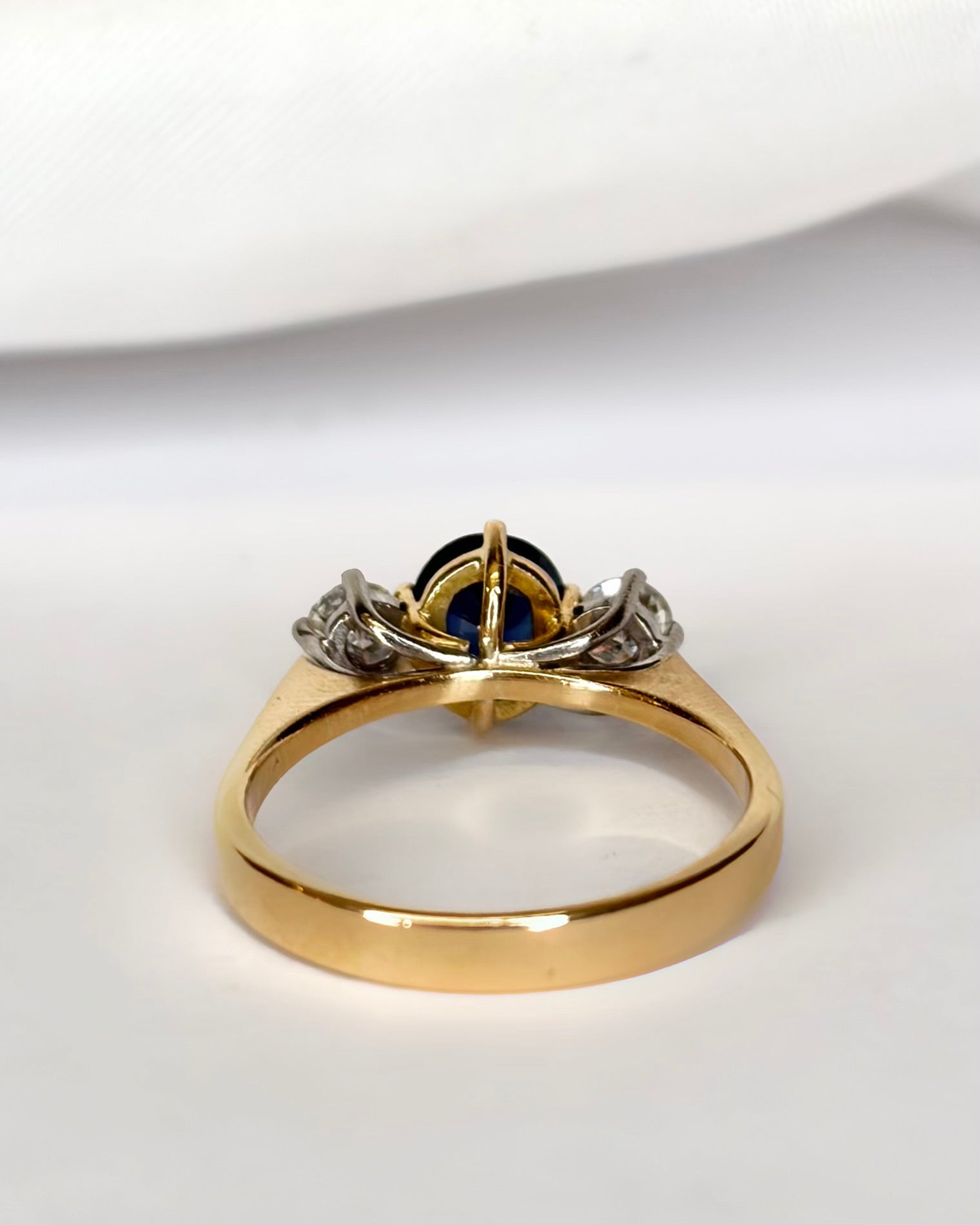 Bague Trilogie Saphir 1.20 carat &amp; Diamants 0.30 carat "Roxane" - Elliade Paris