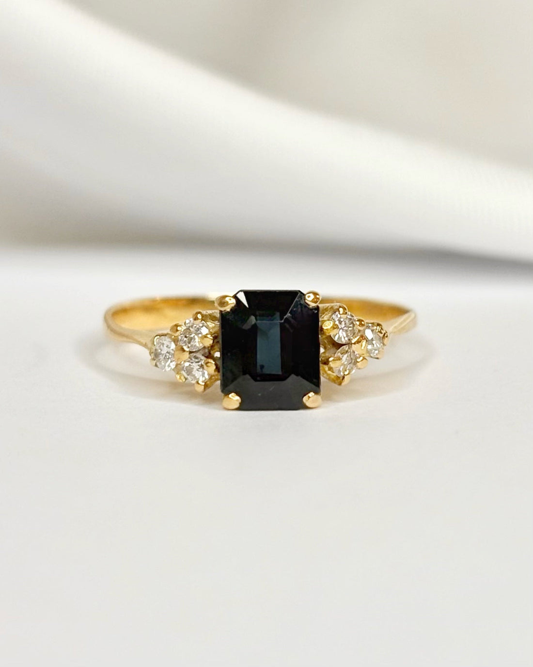 Bague Trilogie Saphir 1.20 carat &amp; Diamants "Carmen" - Elliade Paris