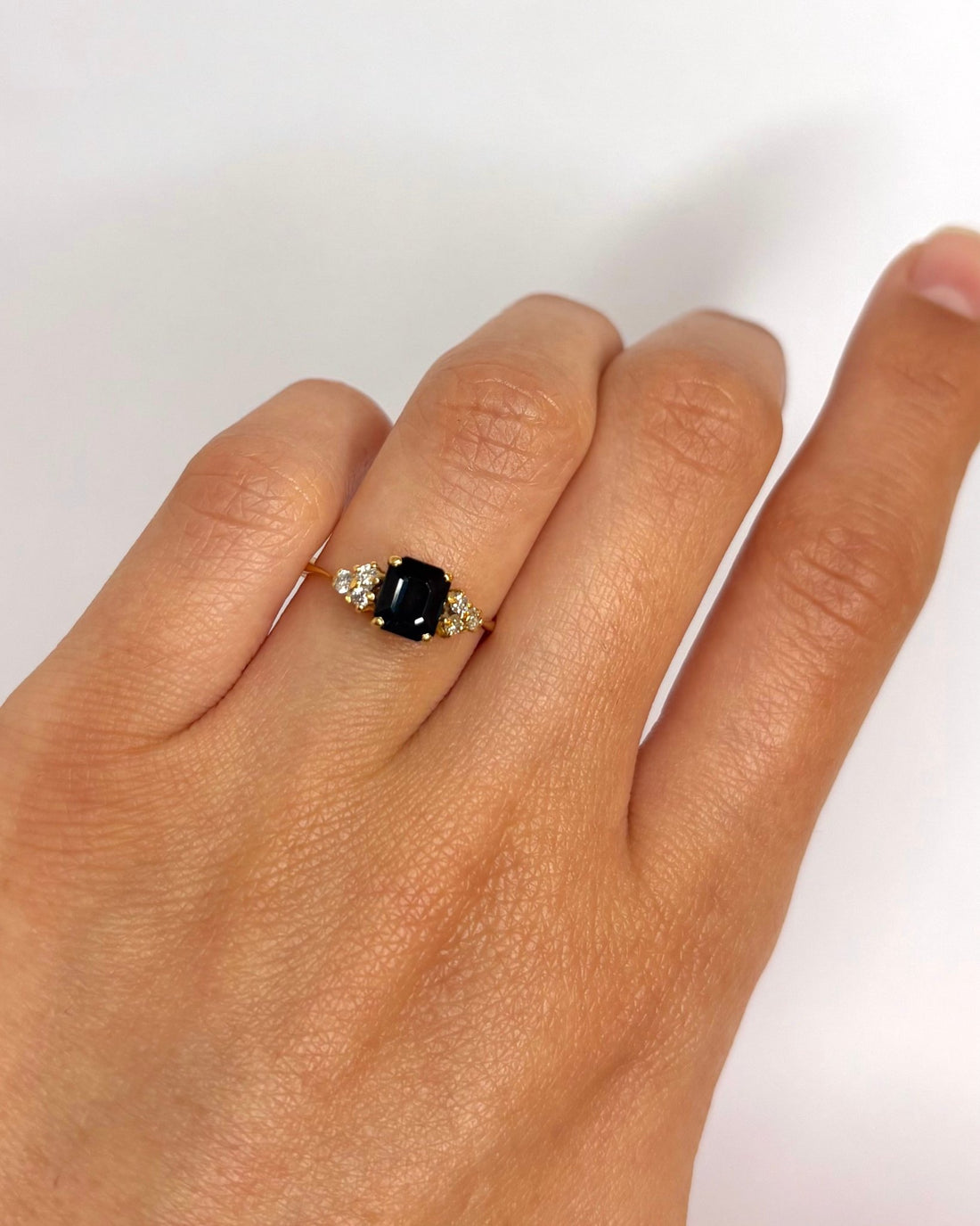 Bague Trilogie Saphir 1.20 carat &amp; Diamants "Carmen" - Elliade Paris