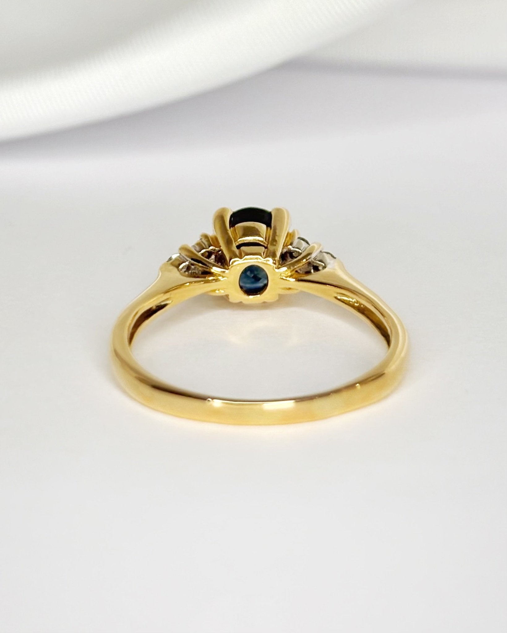 Bague Trilogie Saphir 1.20 carat &amp; Diamants "Laurette" - Elliade Paris