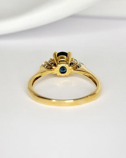 Bague Trilogie Saphir 1.20 carat &amp; Diamants "Laurette" - Elliade Paris