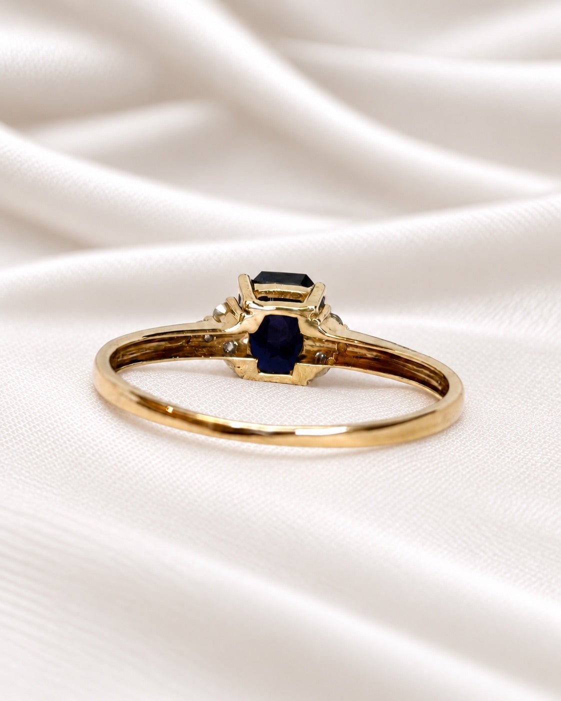 Bague Trilogie Saphir 1.20 carat &amp; Diamants "Louanne" - Elliade Paris