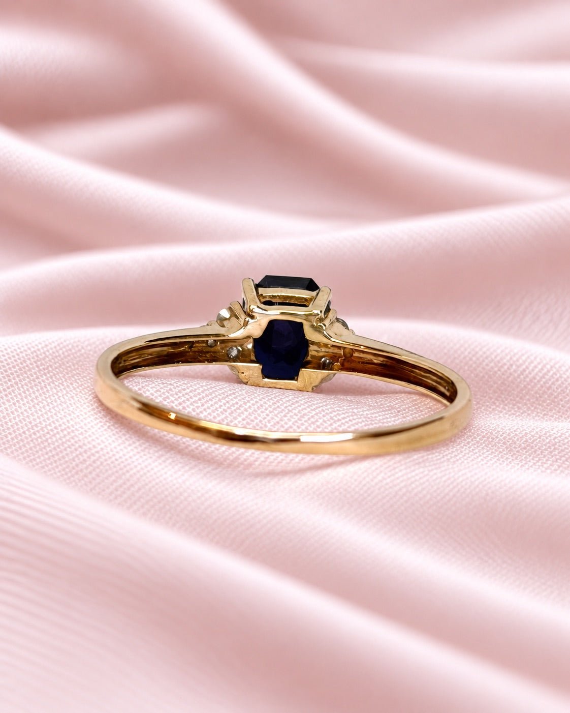 Bague Trilogie Saphir 1.20 carat &amp; Diamants "Louanne" - Elliade Paris