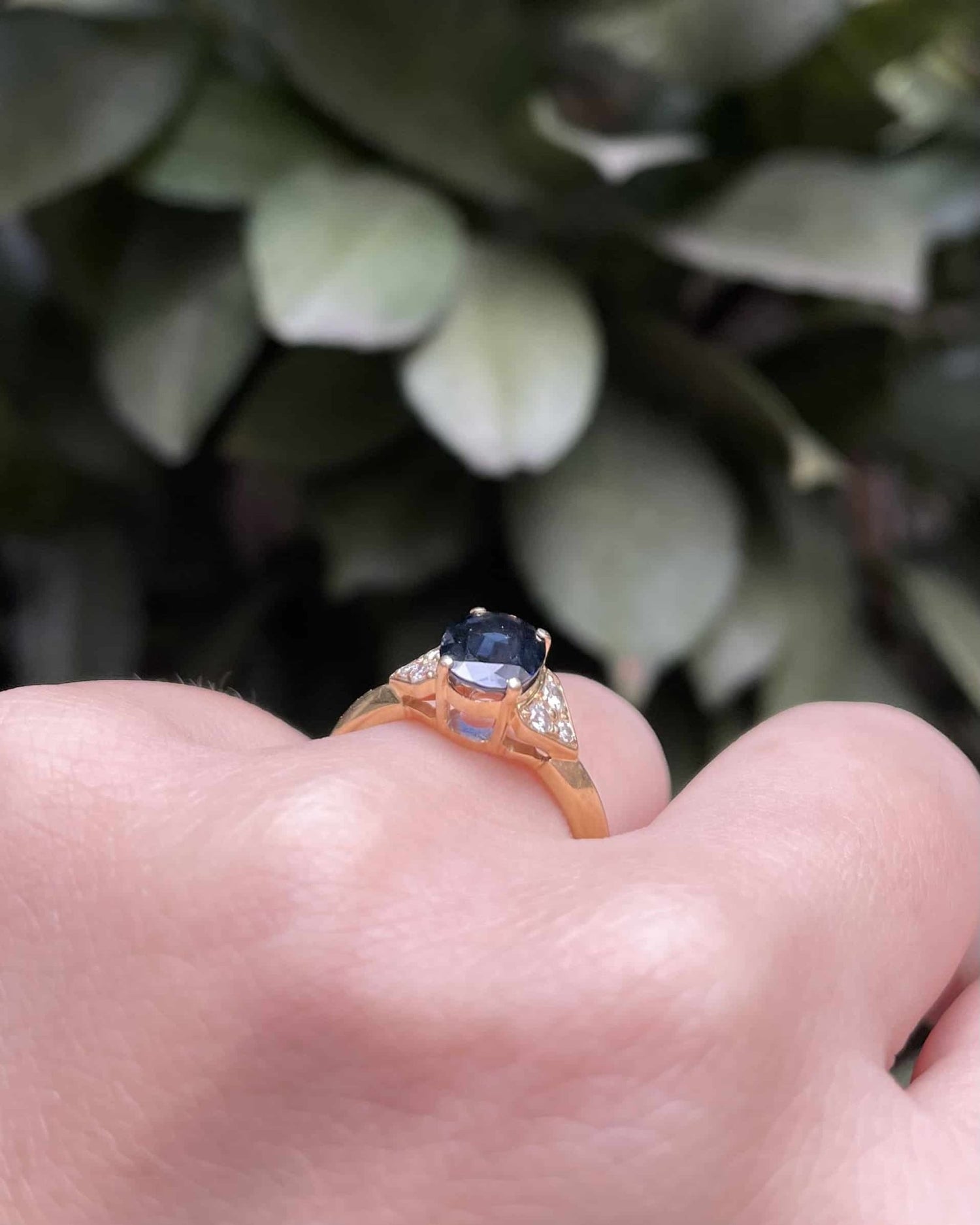 Bague Trilogie Saphir 1.30 carat &amp; Diamants &quot;Tayla&quot; - Elliade Paris