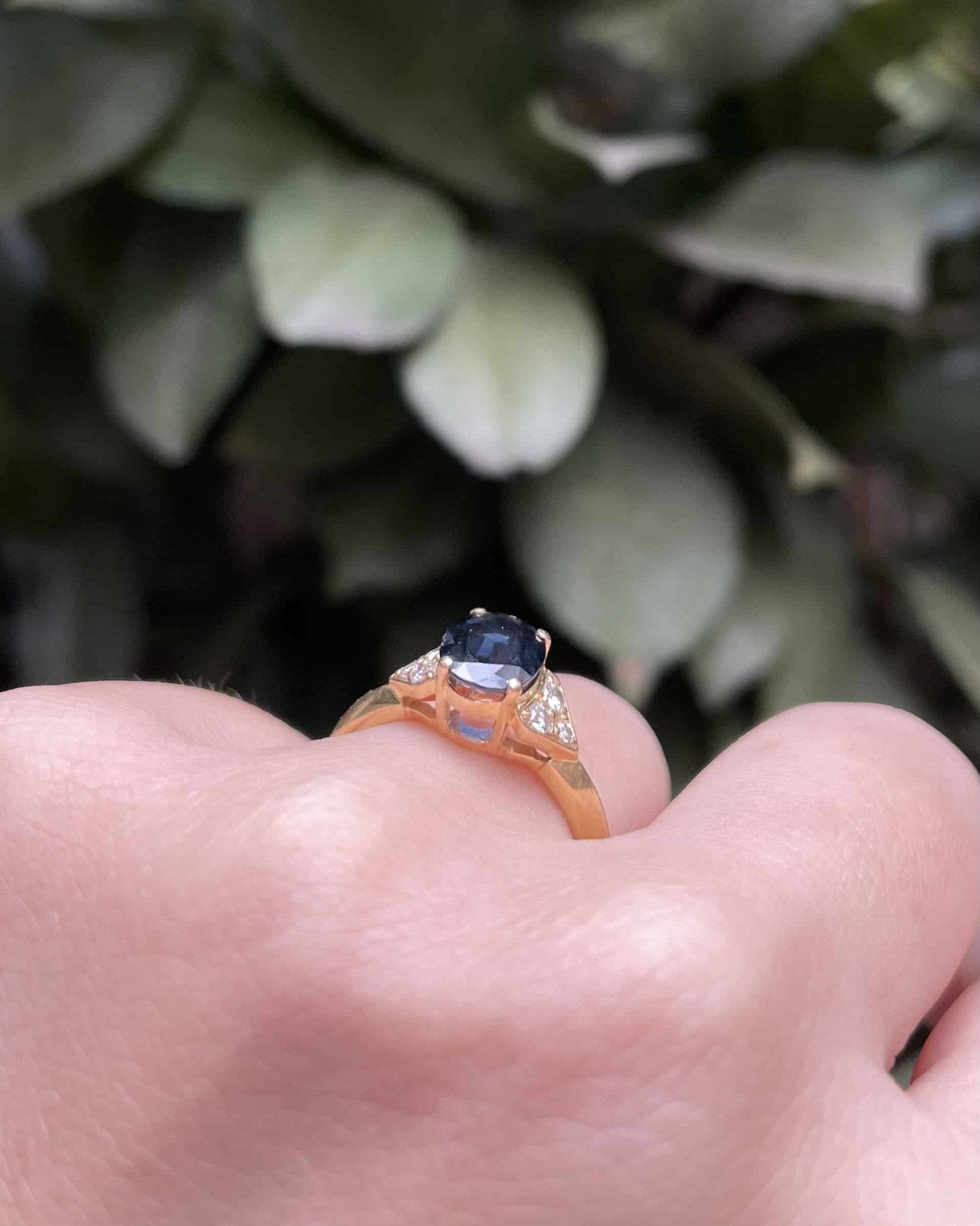 Bague Trilogie Saphir 1.30 carat &amp; Diamants "Tayla" - Elliade Paris
