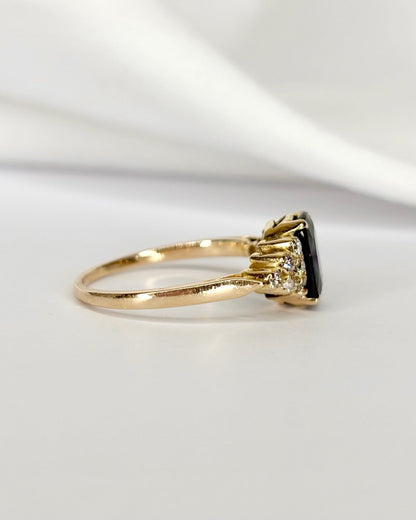 Bague Trilogie Saphir 1.30 carat &amp; Diamants "Vadia" - Elliade Paris