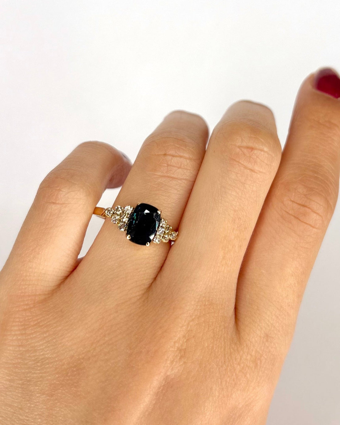 Bague Trilogie Saphir 1.30 carat &amp; Diamants "Vadia" - Elliade Paris