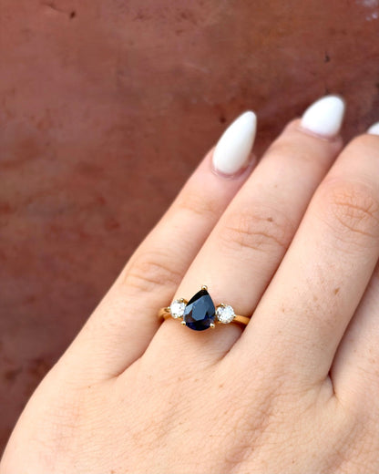 Bague Trilogie Saphir 1.40 carat &amp; Diamants 0.30 carat "Lou" - Elliade Paris