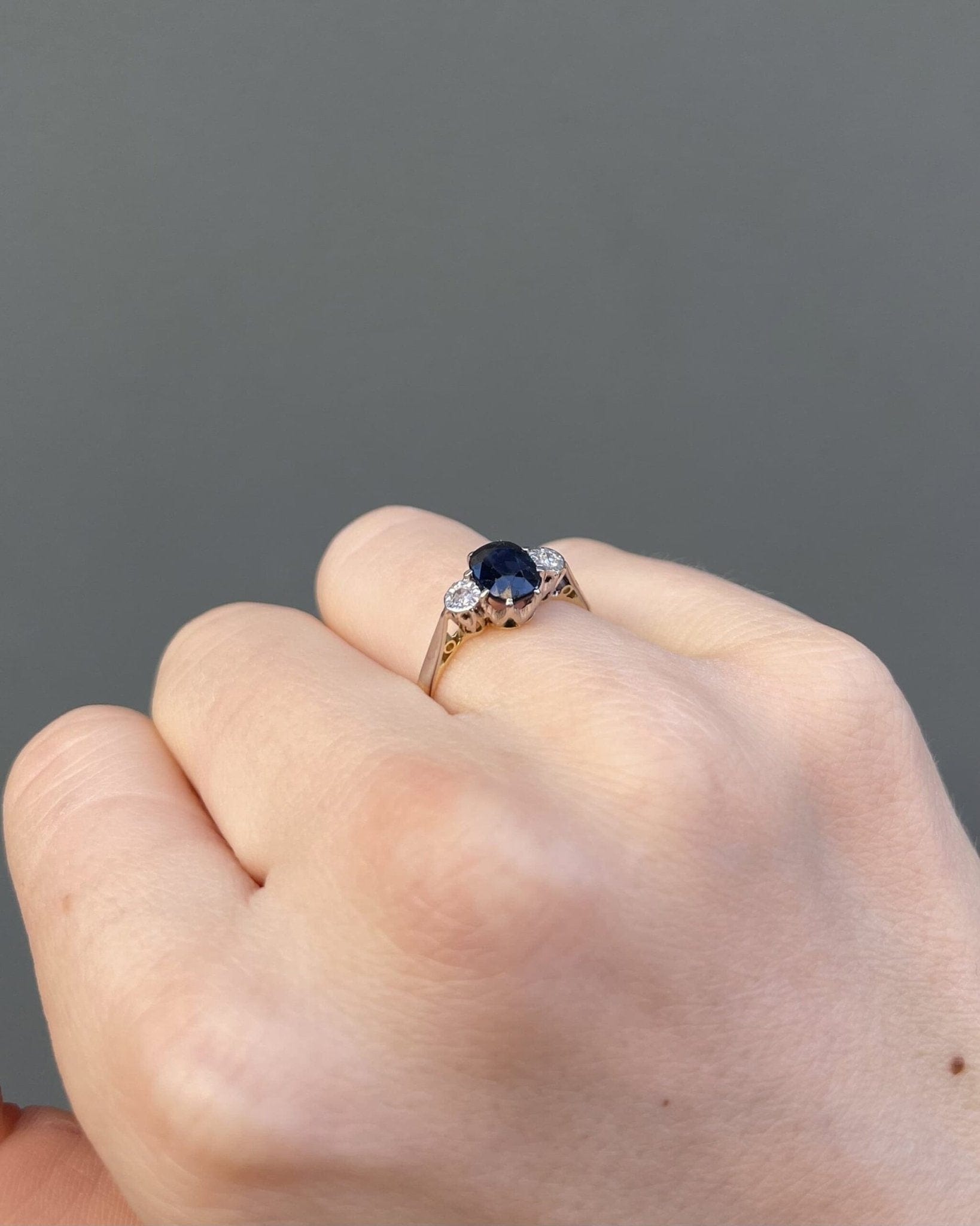 Bague Trilogie Saphir 1.40 carat &amp; Diamants "Isabelle" - Elliade Paris